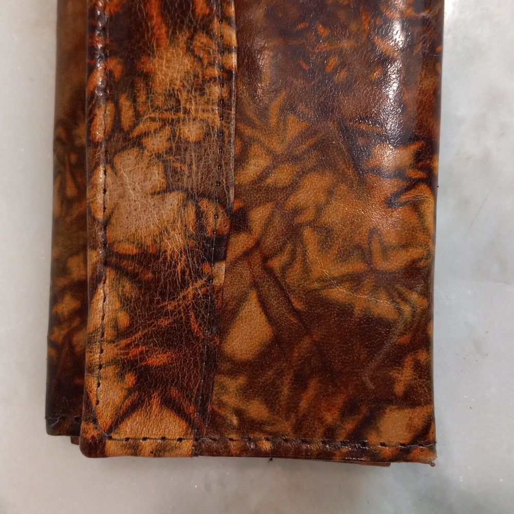 Women's Wallet - Picture 3 of 11